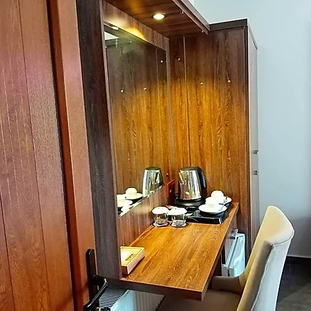 Dolphin 酒店